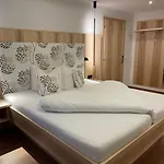 Konukevi Christine 3*