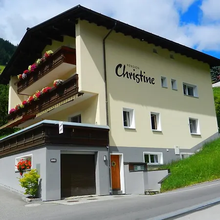 Christine 3*